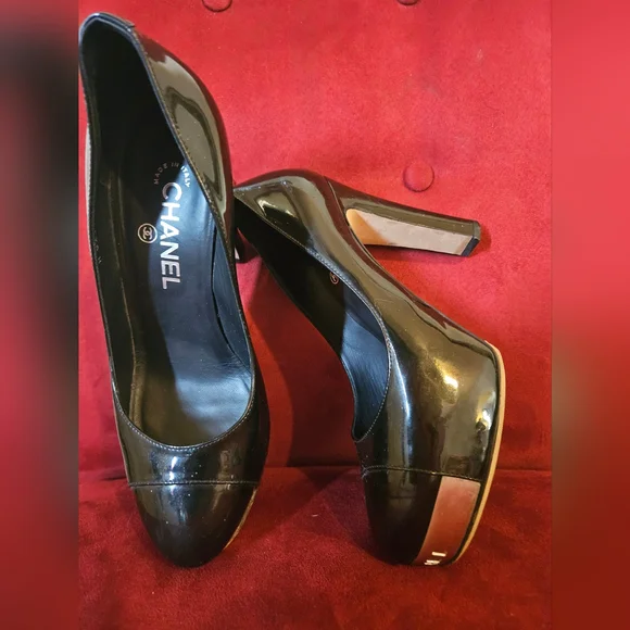 CHANEL Plated Chrome Logo Black Patent Leather Heels Sz38 (8) - Picture 13 of 15